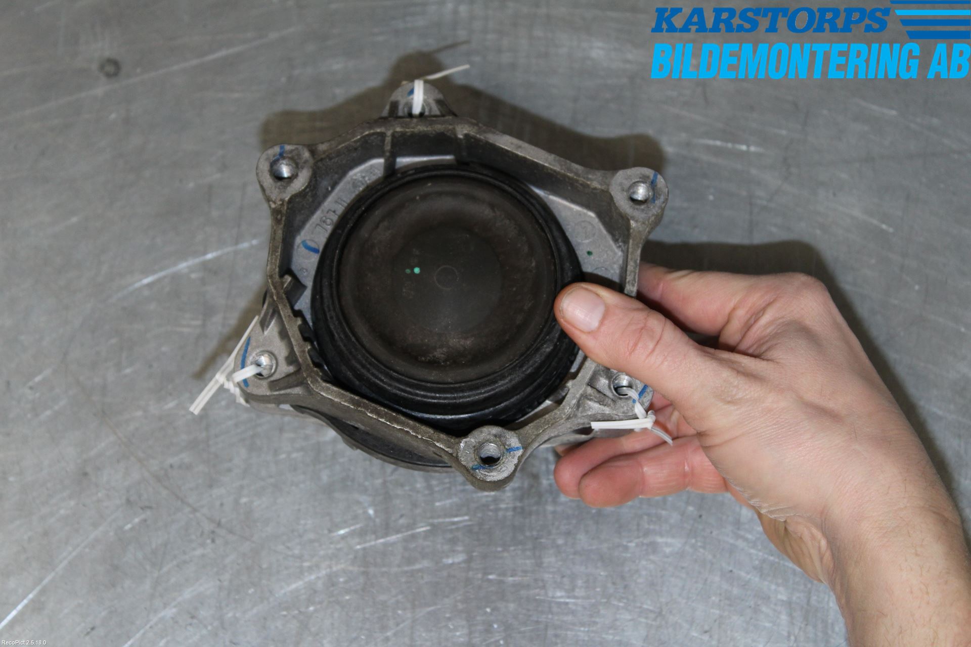 BMW 3 F30/F31/F80 12-19 Motor Feste Gummi