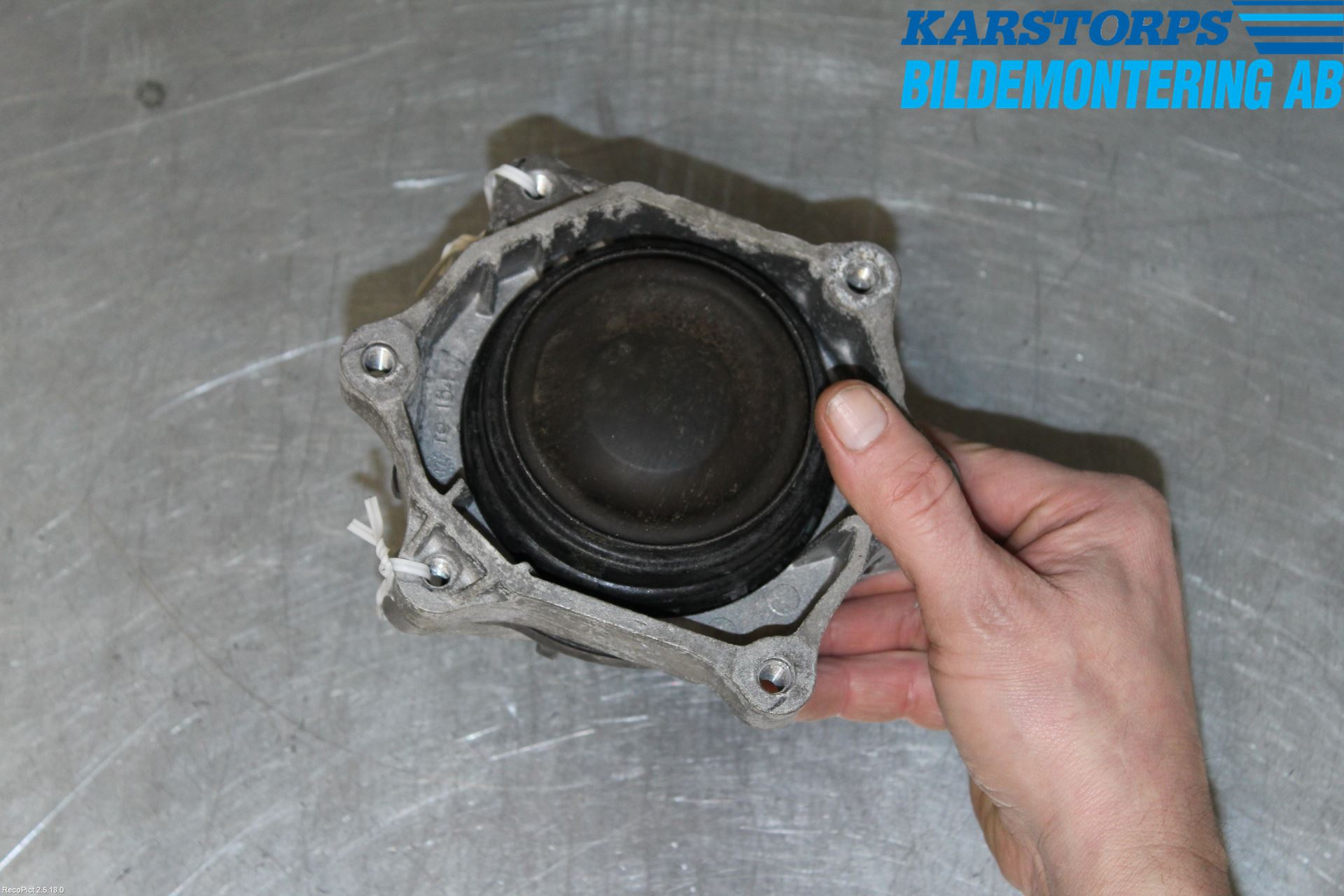 BMW 3 F30/F31/F80 12-19 Motor Feste Gummi