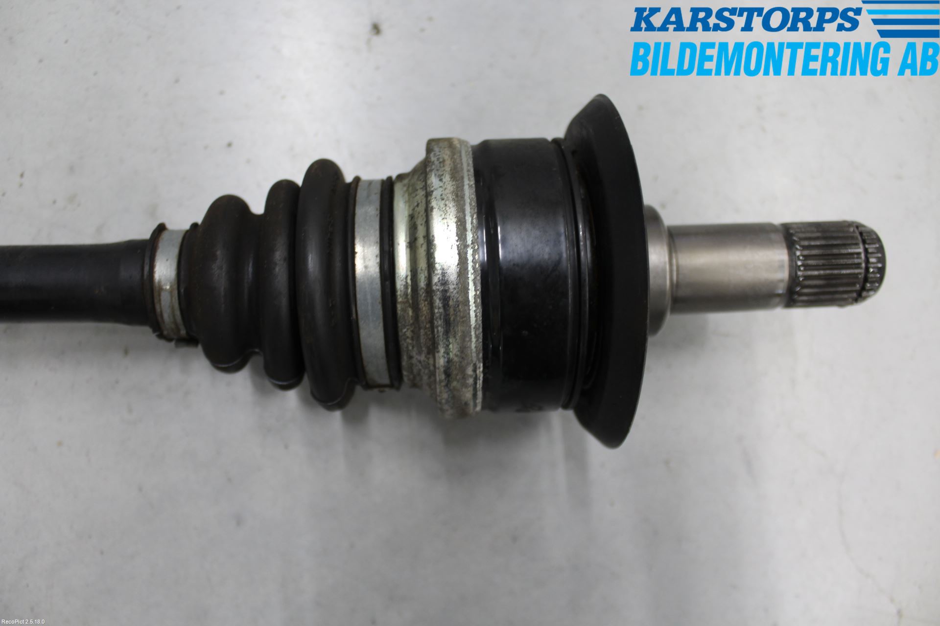 BMW 3 F30/F31/F80 12-19 Drivaksel Bak Kompl Venstre
