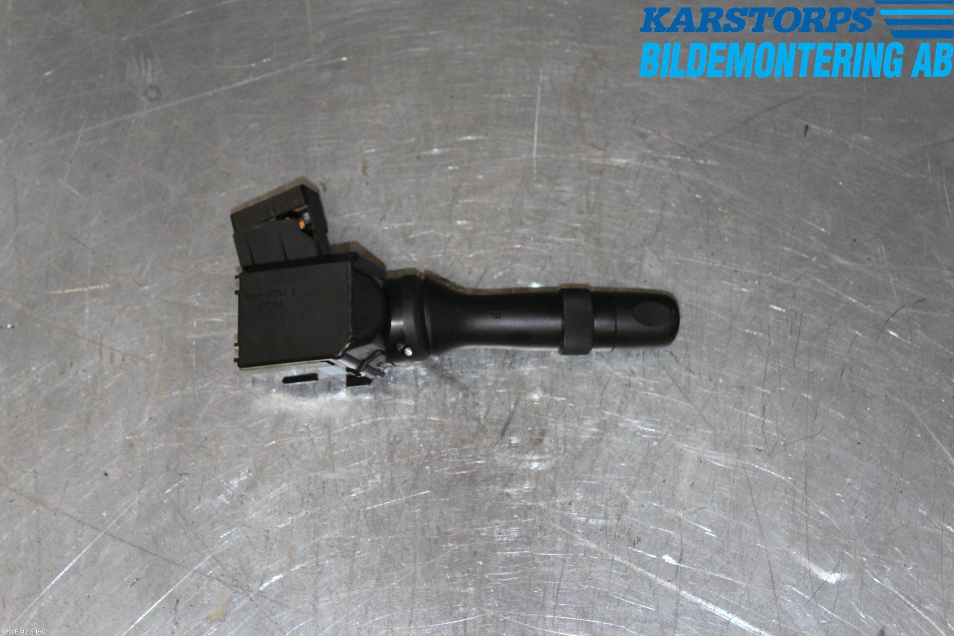 Toyota AVENSIS 09-15 Bryter Ratt Visker - Spyler