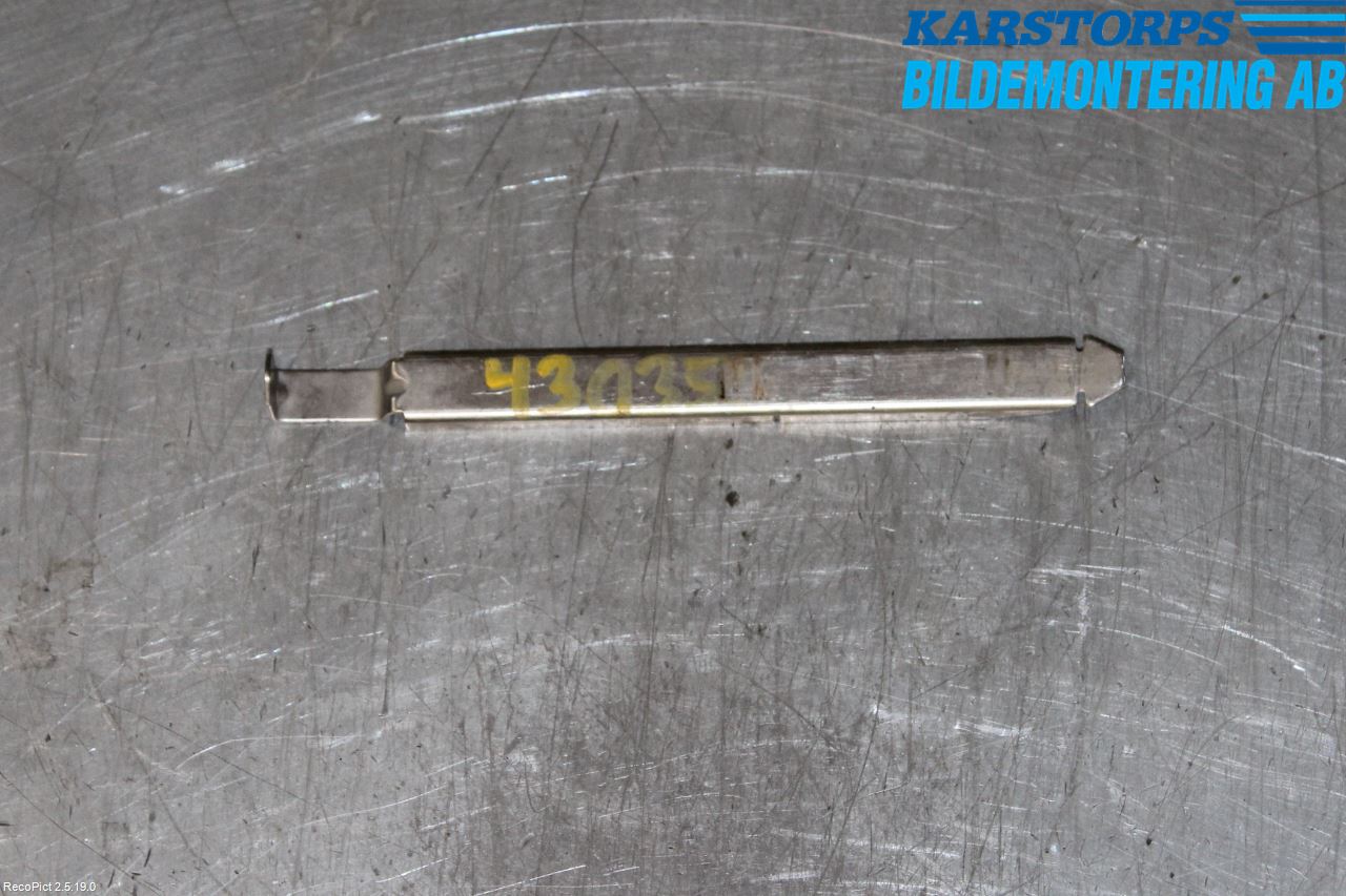 Volvo V50 04-07 Frontlykt Holder-Feste