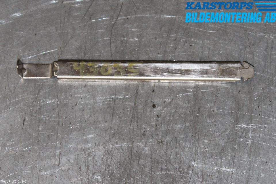 Volvo V50 04-07 Frontlykt Holder-Feste
