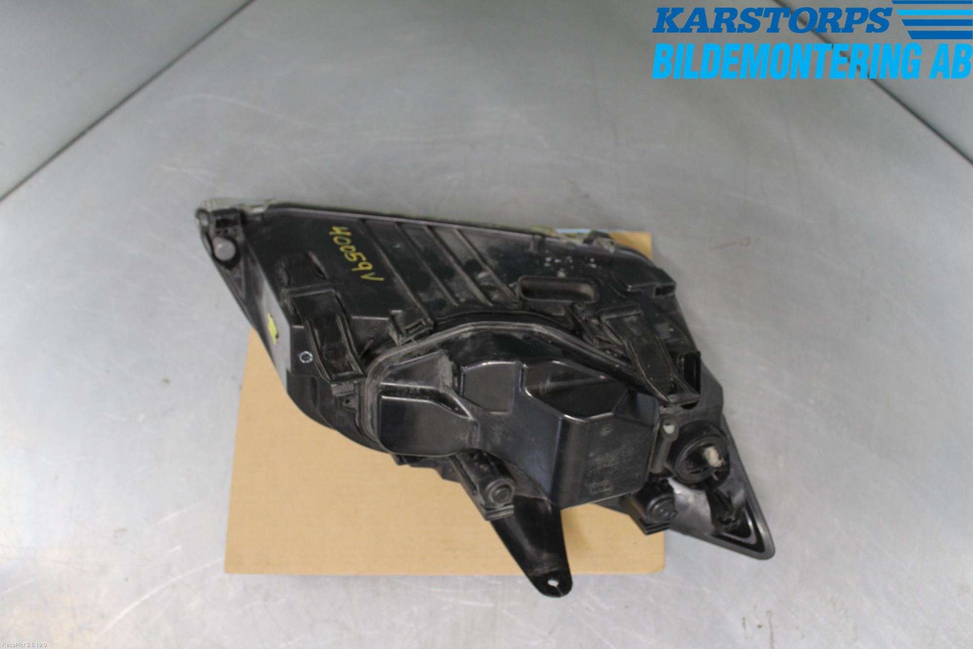 Ford FOCUS     04-07 Frontlykt Venstre