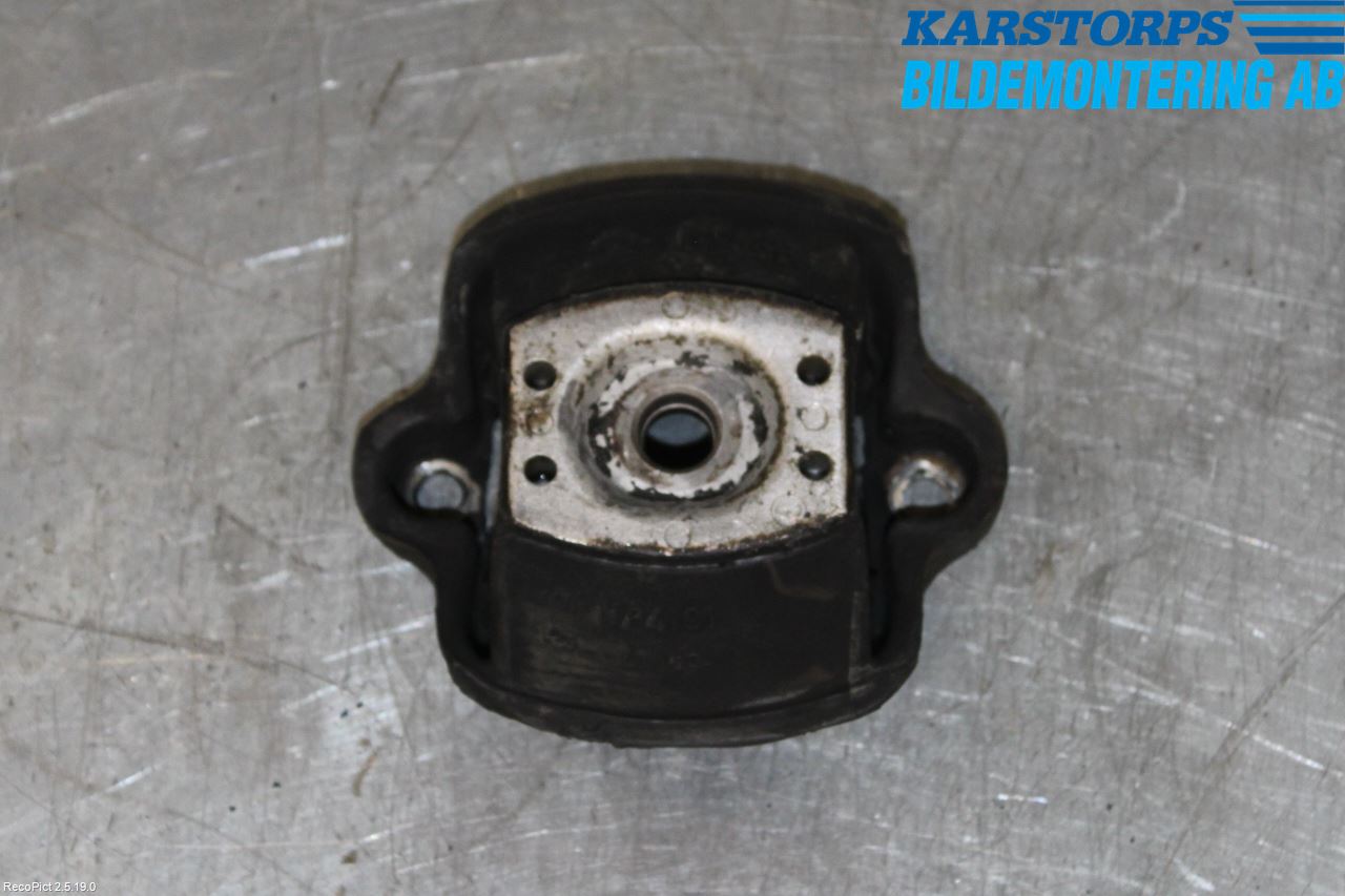 Mercedes-Benz MB 200-300  (W123) 76-86 Motor Feste Gummi