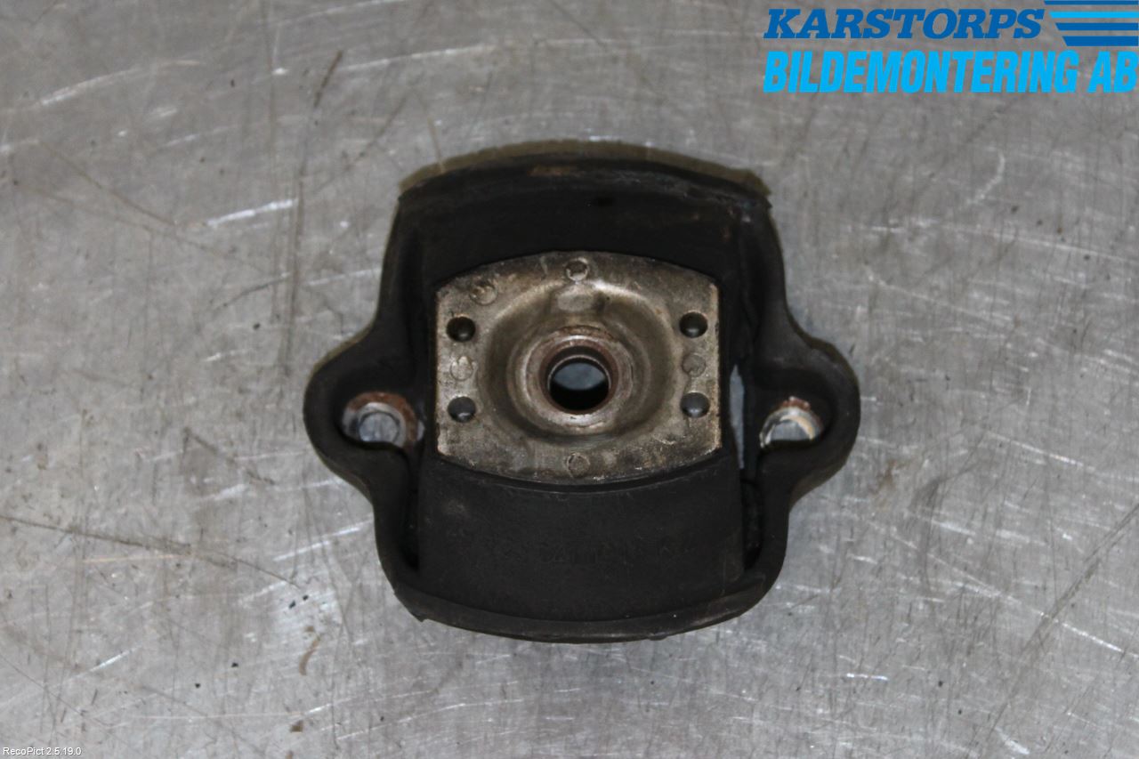 Mercedes-Benz MB 200-300  (W123) 76-86 Motor Feste Gummi