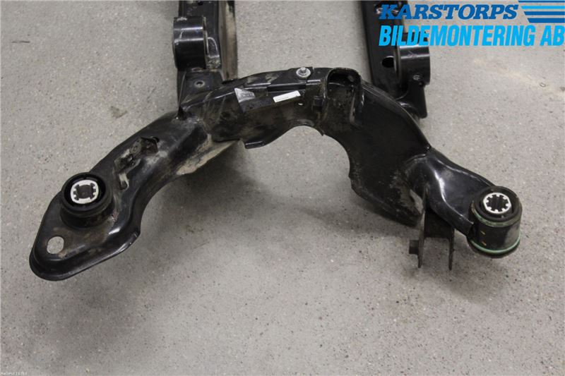 Volvo V60 14-18 Bakaksel Feste Travers-Ramme