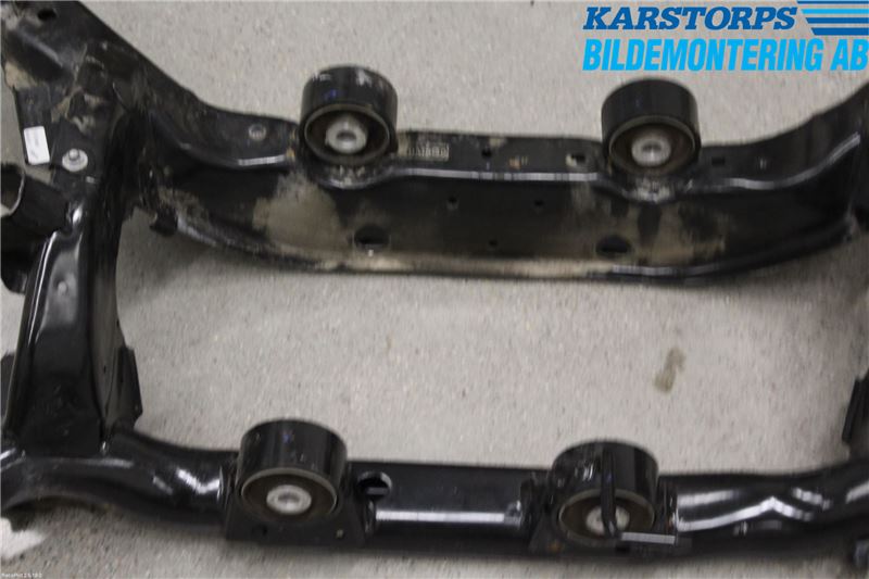 Volvo V60 14-18 Bakaksel Feste Travers-Ramme