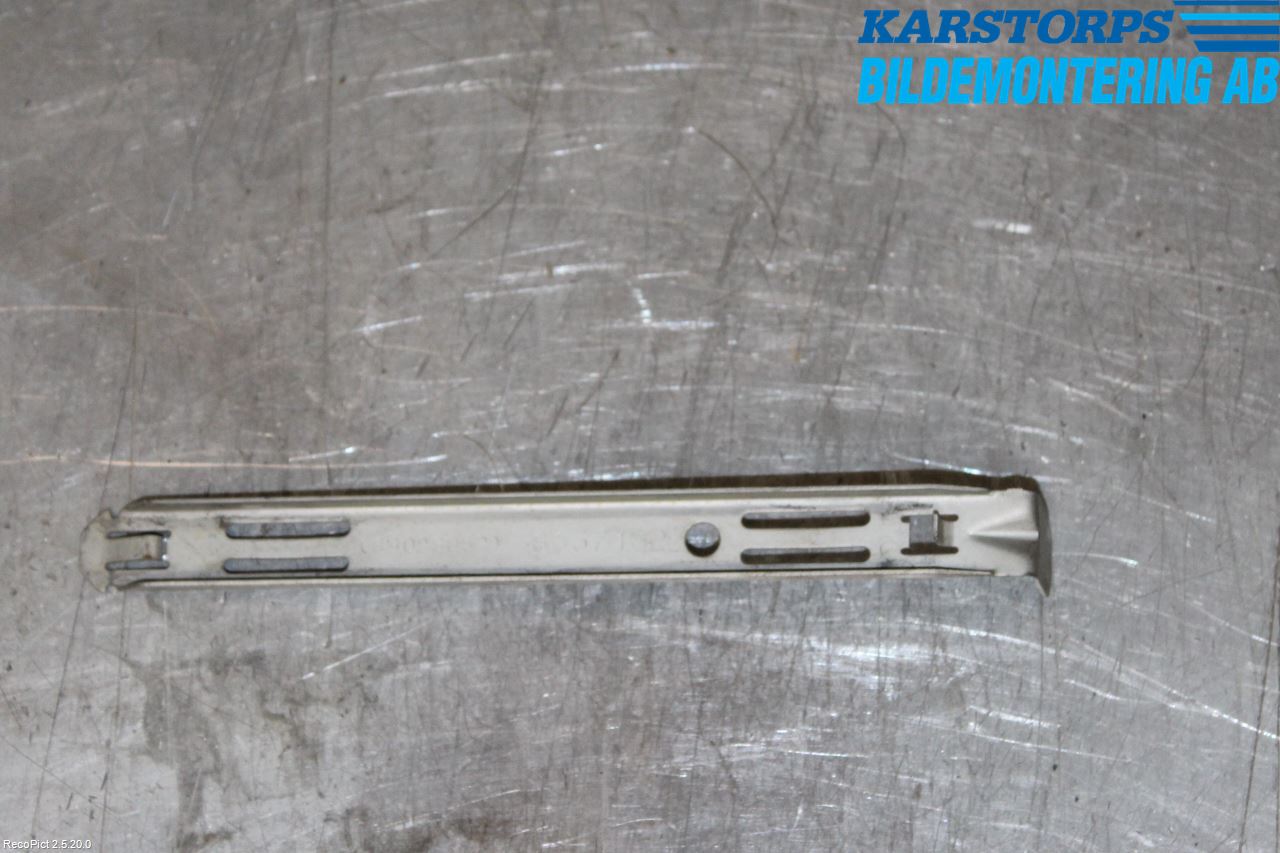Volvo XC90 03-06 Frontlykt Holder-Feste