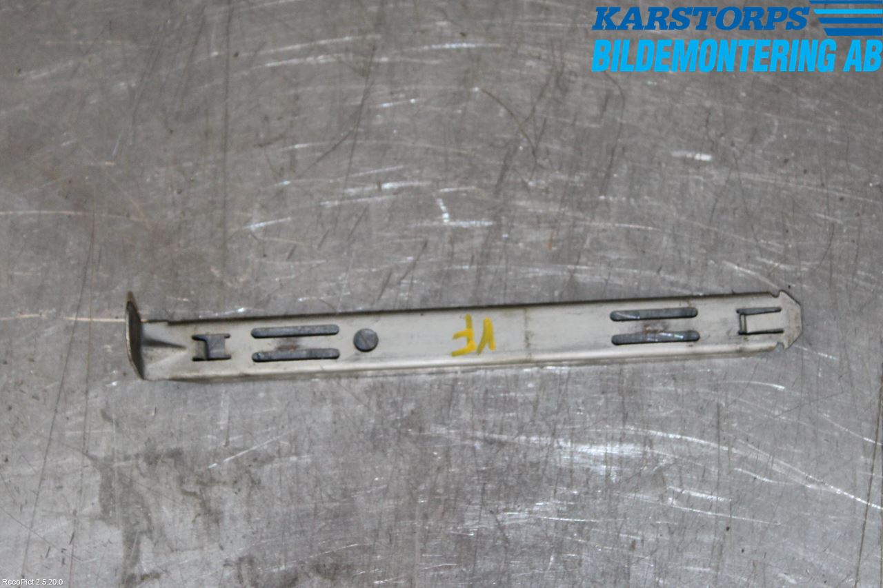 Volvo XC90 03-06 Frontlykt Holder-Feste