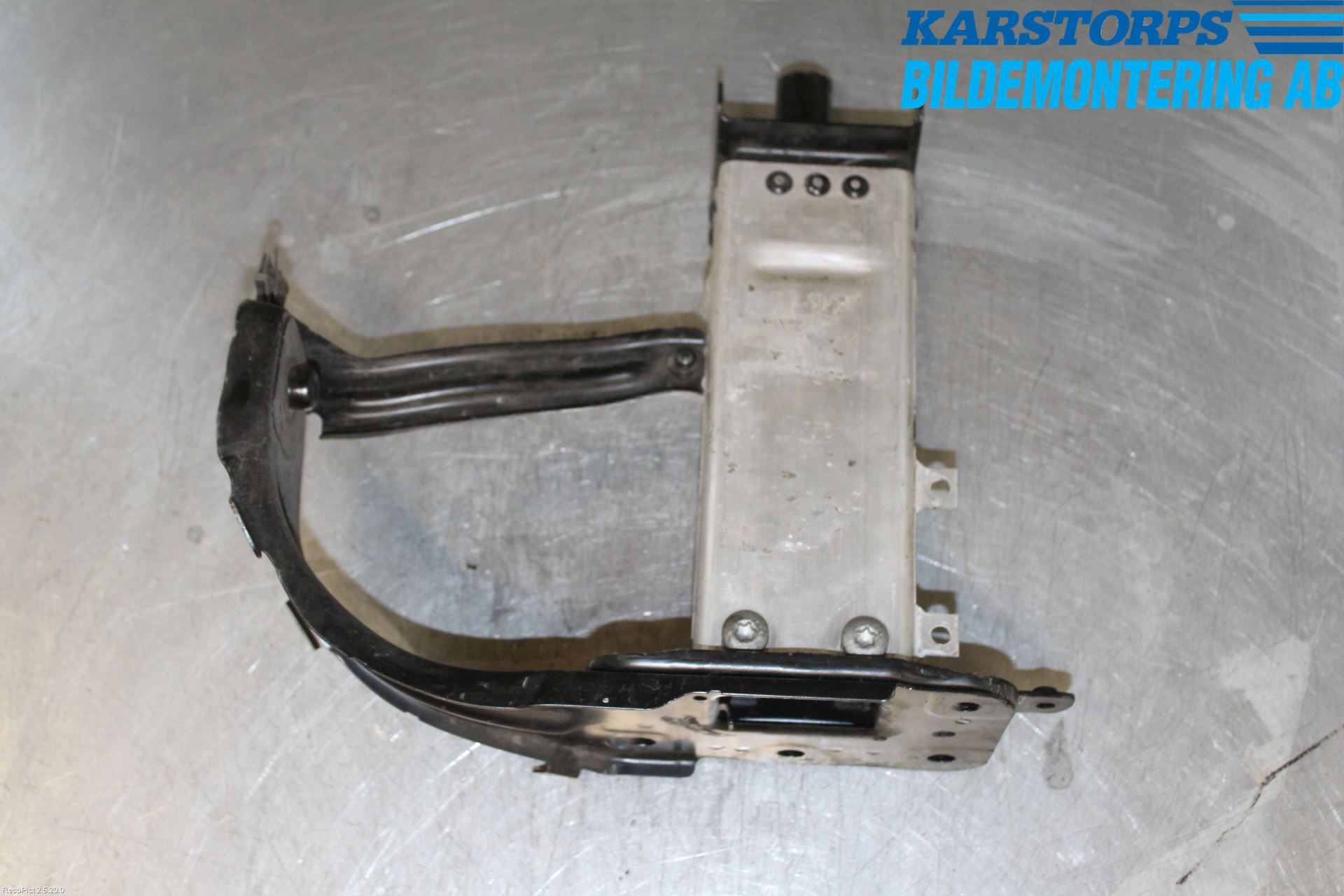 Mercedes-Benz MB E-KLASS (W211) 02-09 Støtfanger Foran Feste