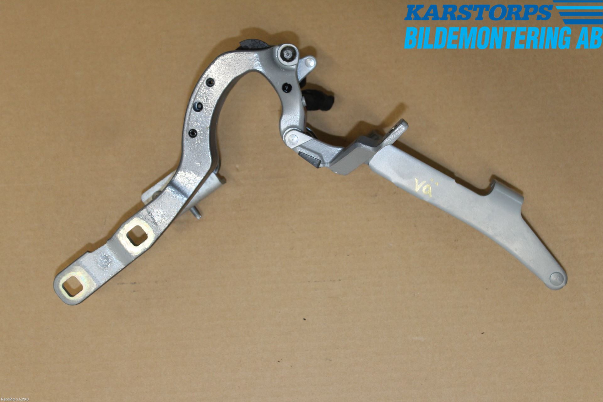 BMW 5 F10/F11/F18 09-17 Bakluke Hengsel Venstre