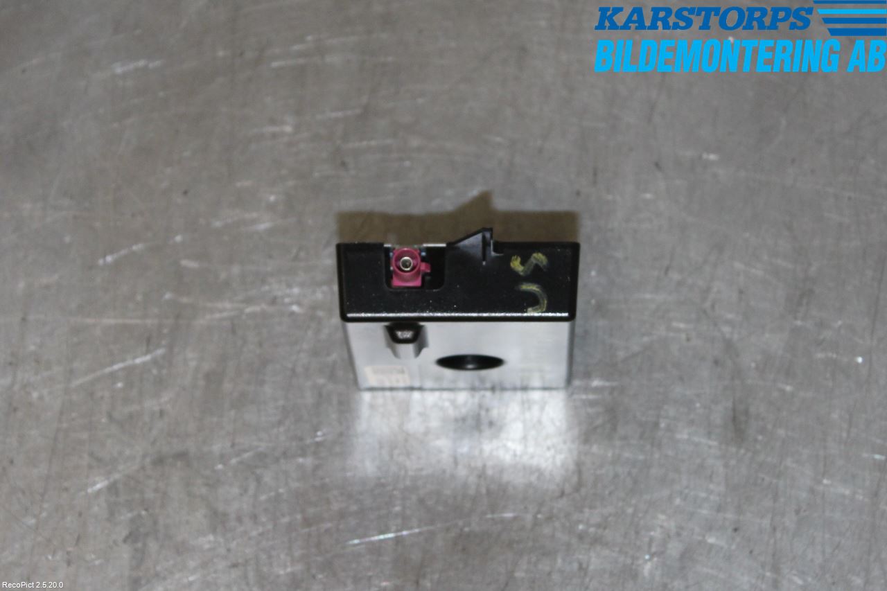 BMW 3 F30/F31/F80 12-19 Stereo Antenneforsterker