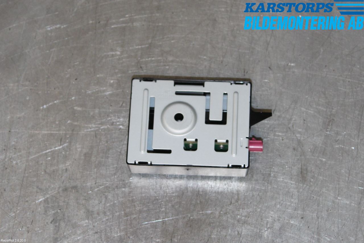 BMW 3 F30/F31/F80 12-19 Stereo Antenneforsterker