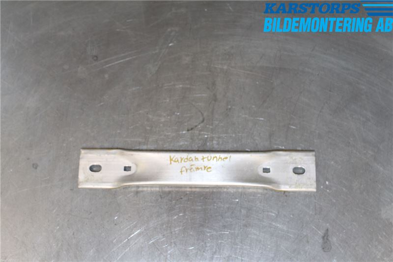 Mercedes-Benz MB GLA-KLASS (X156) 13-20 Mellomaksel Feste-Travers