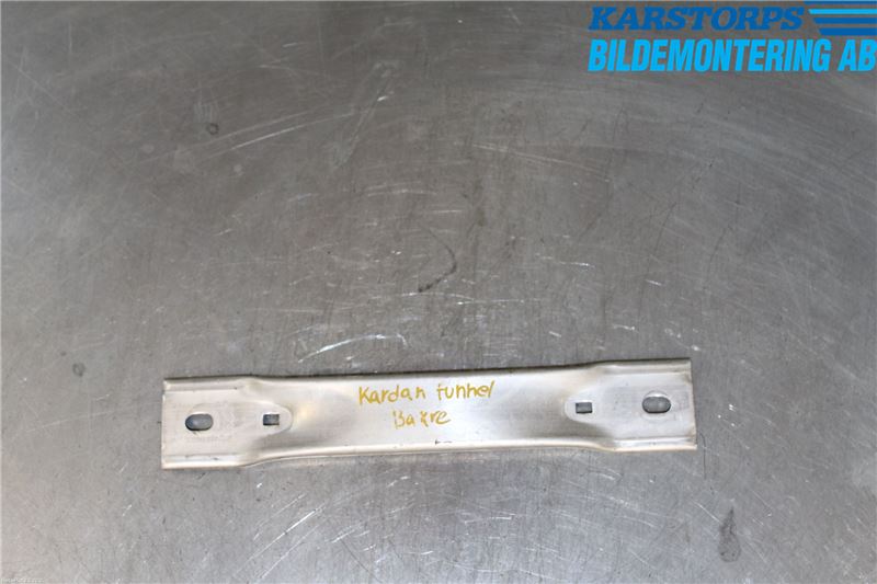 Mercedes-Benz MB GLA-KLASS (X156) 13-20 Mellomaksel Feste-Travers