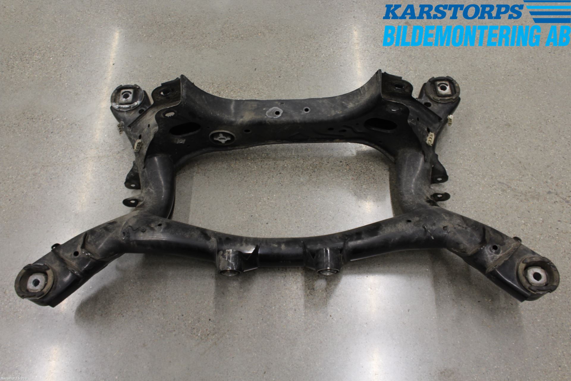 BMW 3 F30/F31/F80 12-19 Bakaksel Feste Travers-Ramme