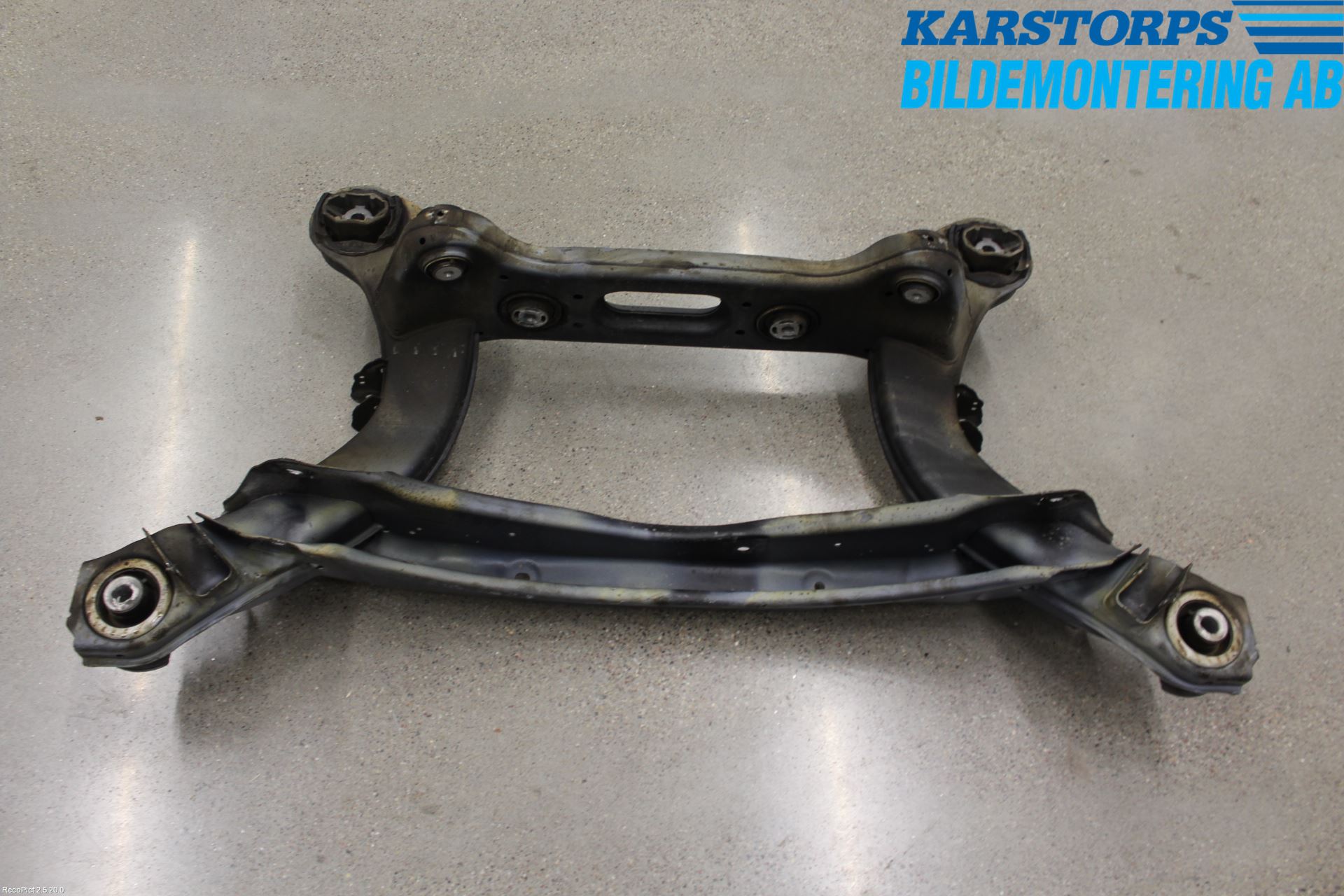 Mercedes-Benz MB E-KLASS (W213) 16-23 Bakaksel Feste Travers-Ramme