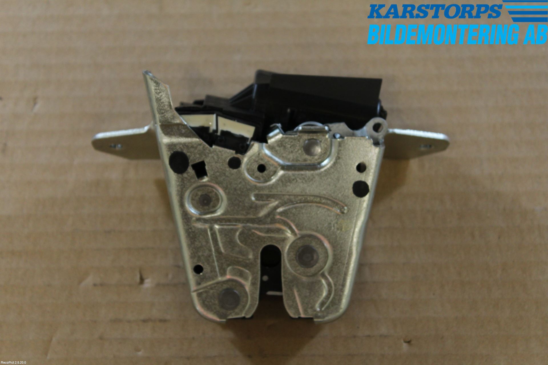 Mercedes-Benz MB E-KLASS (W213) 16-23 Bakluke-Lokk Låsekasse