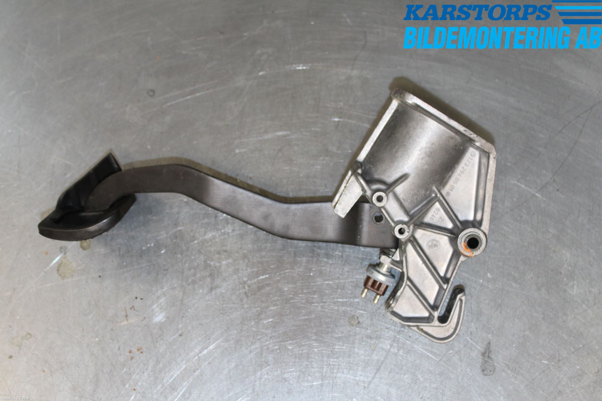 Mercedes-Benz MB 200-300  (W123) 76-86 Bremsepedal