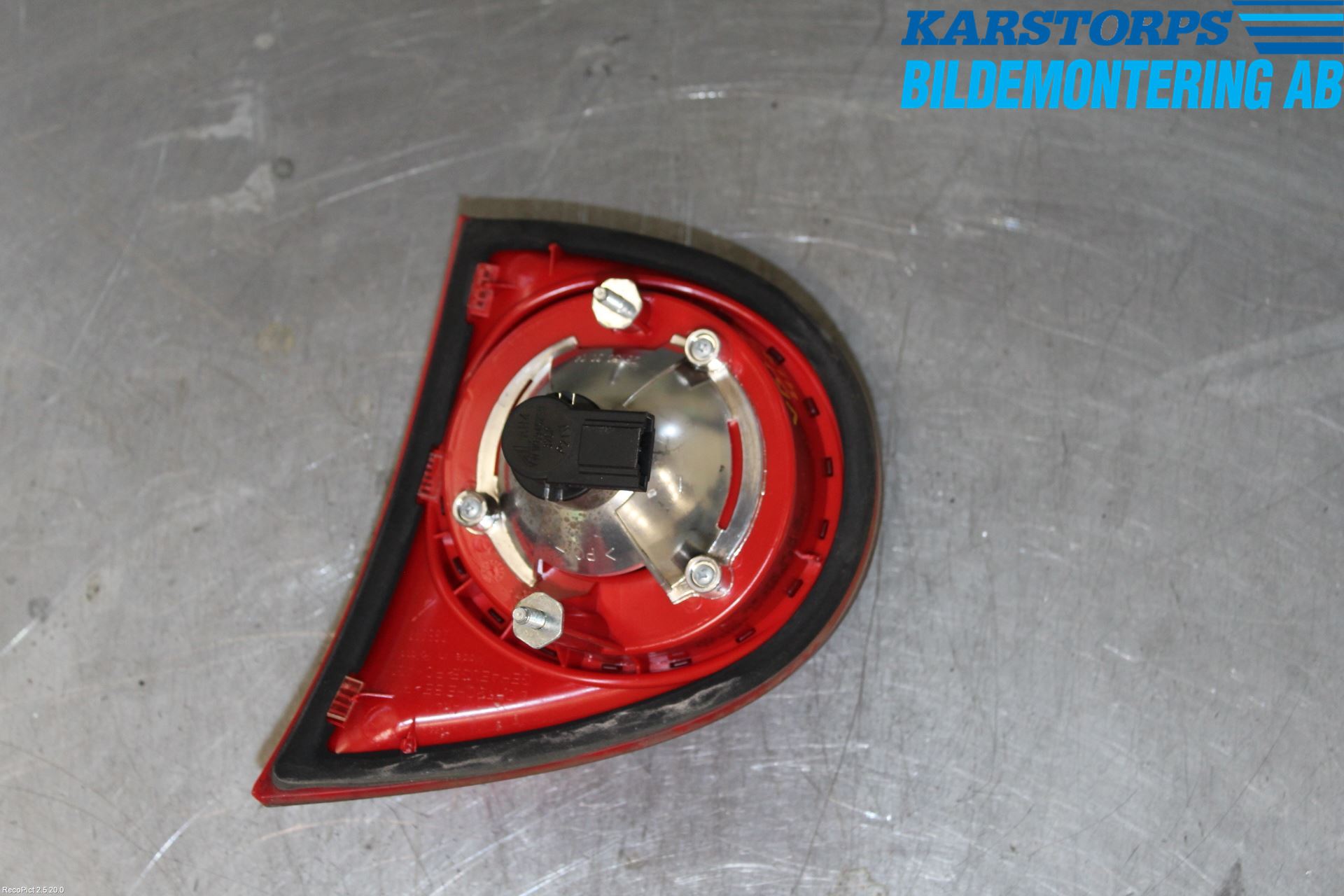 Volkswagen VW GOLF V 04-09 Baklykt Venstre  På Luke(Indre
