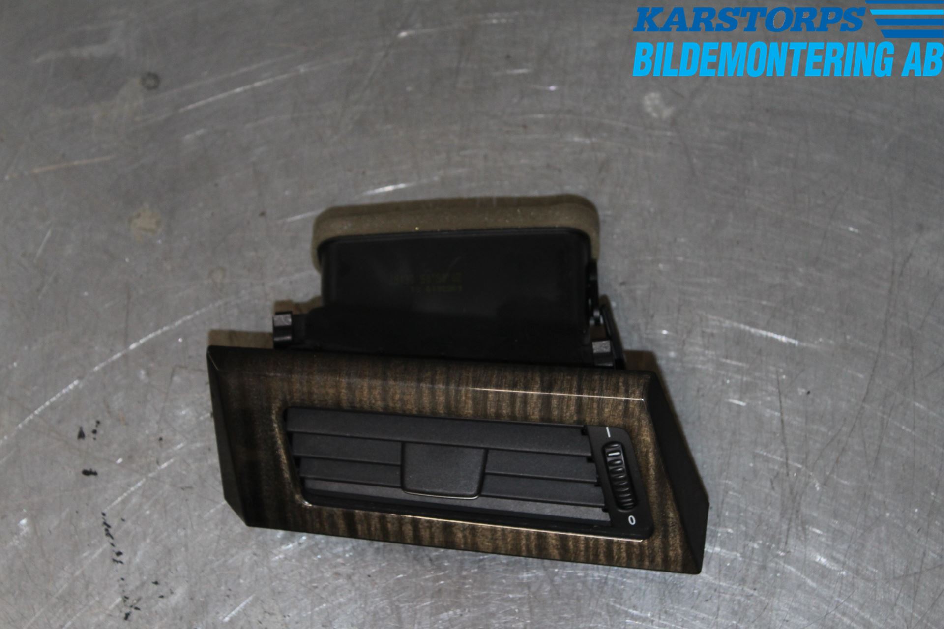 BMW 5 E60/61 Sed/Tou 02-10 Dashbord Kanal - Dyse