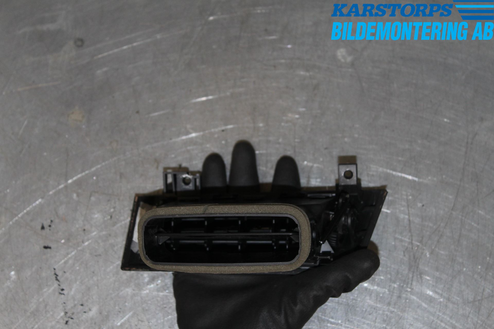 BMW 5 E60/61 Sed/Tou 02-10 Dashbord Kanal - Dyse