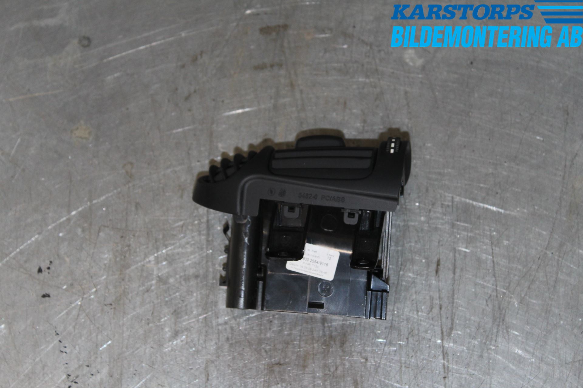 Mercedes-Benz MB C (203) 00-07 Dashbord Kanal - Dyse