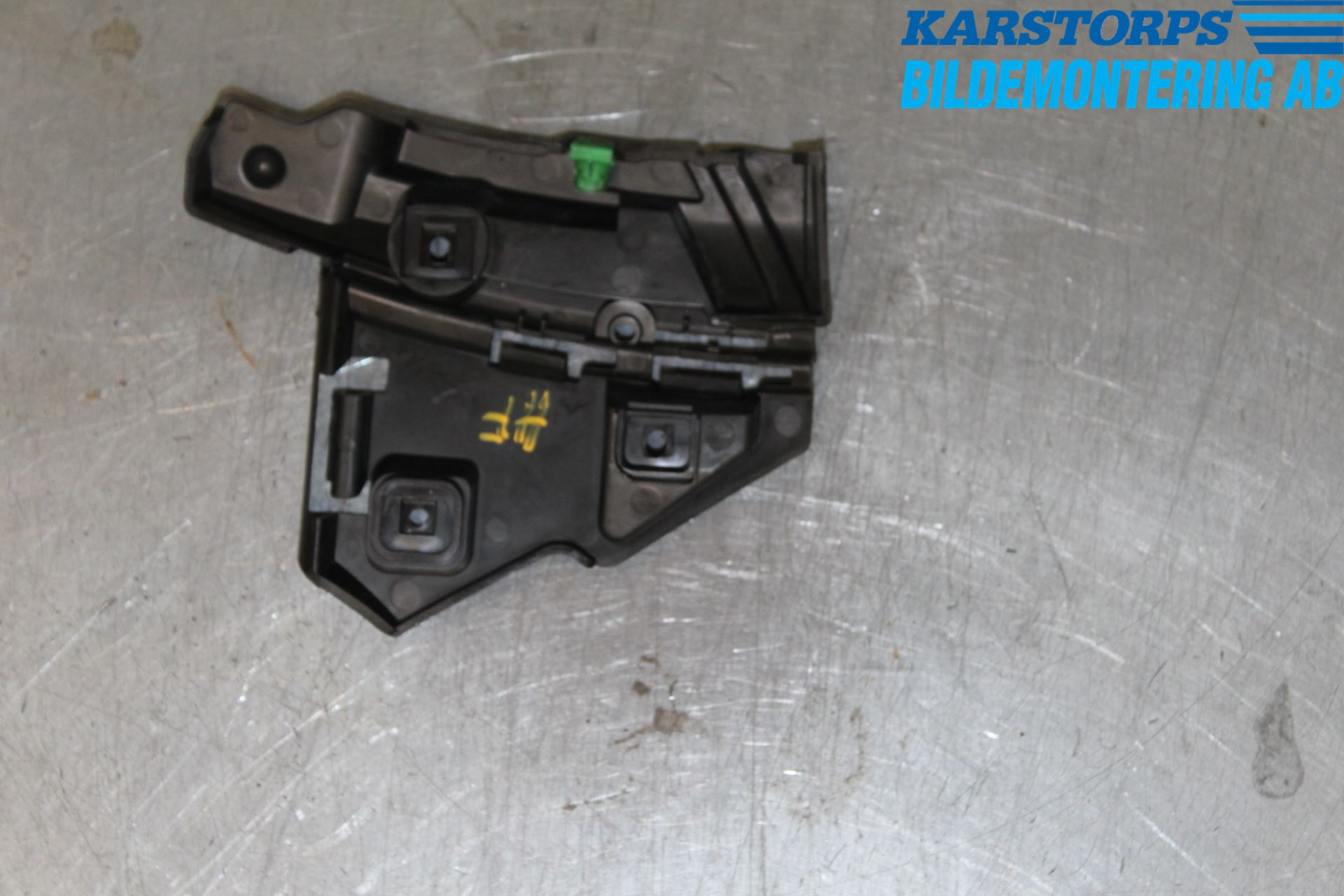 Volvo C30 10-13 Støtfangerfeste Foran Høyre