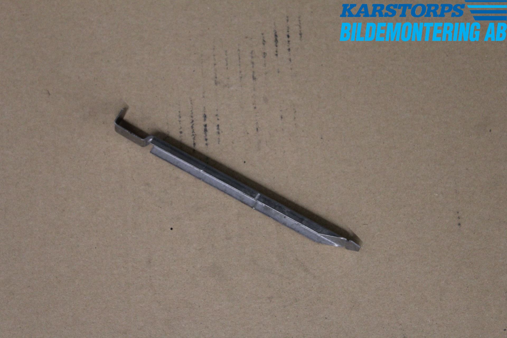 Volvo V50 08-12 Frontlykt Holder-Feste
