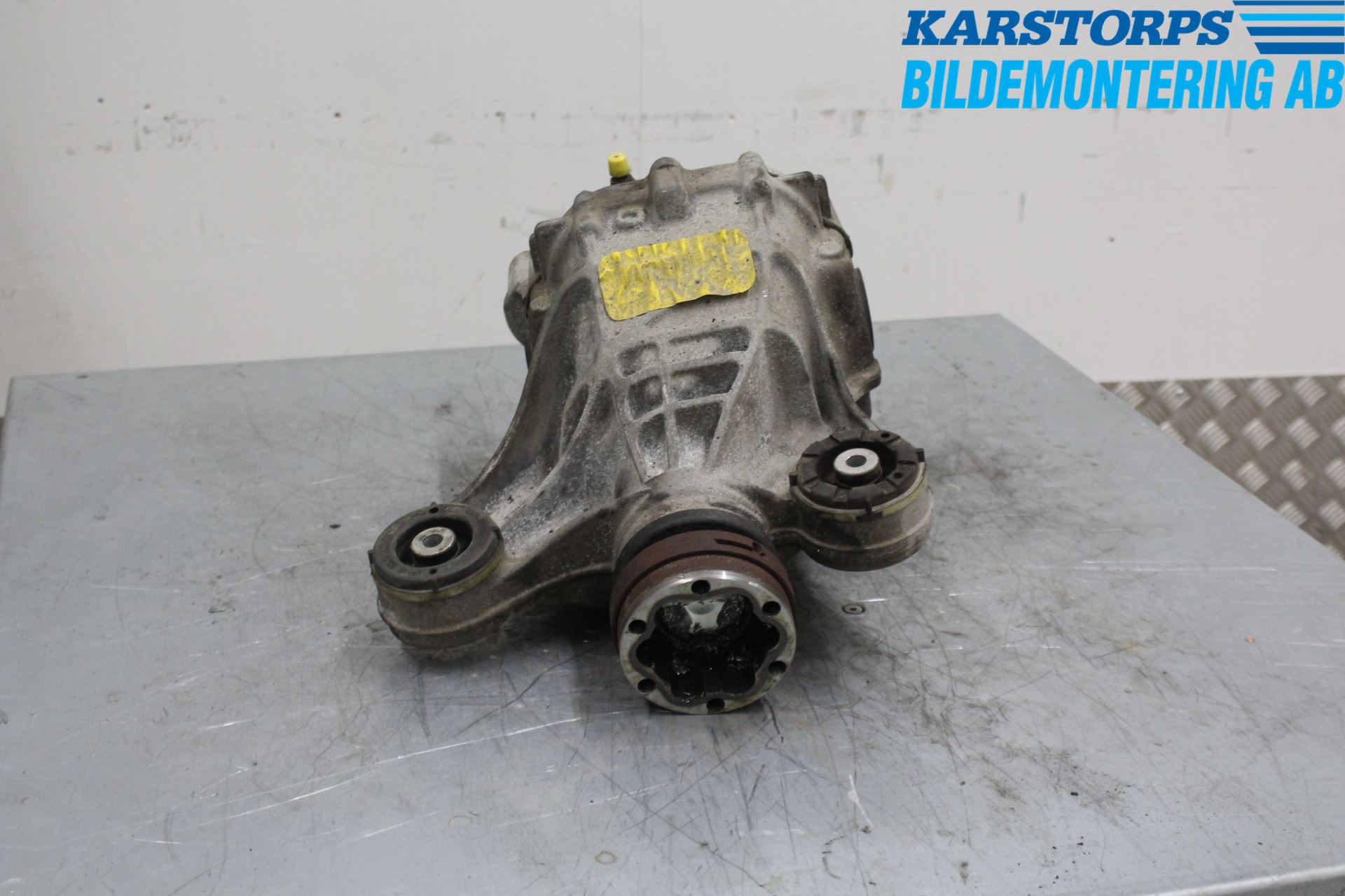 Jaguar XE (X760) 15-24 Bakaksel Kardang Bak -Diff