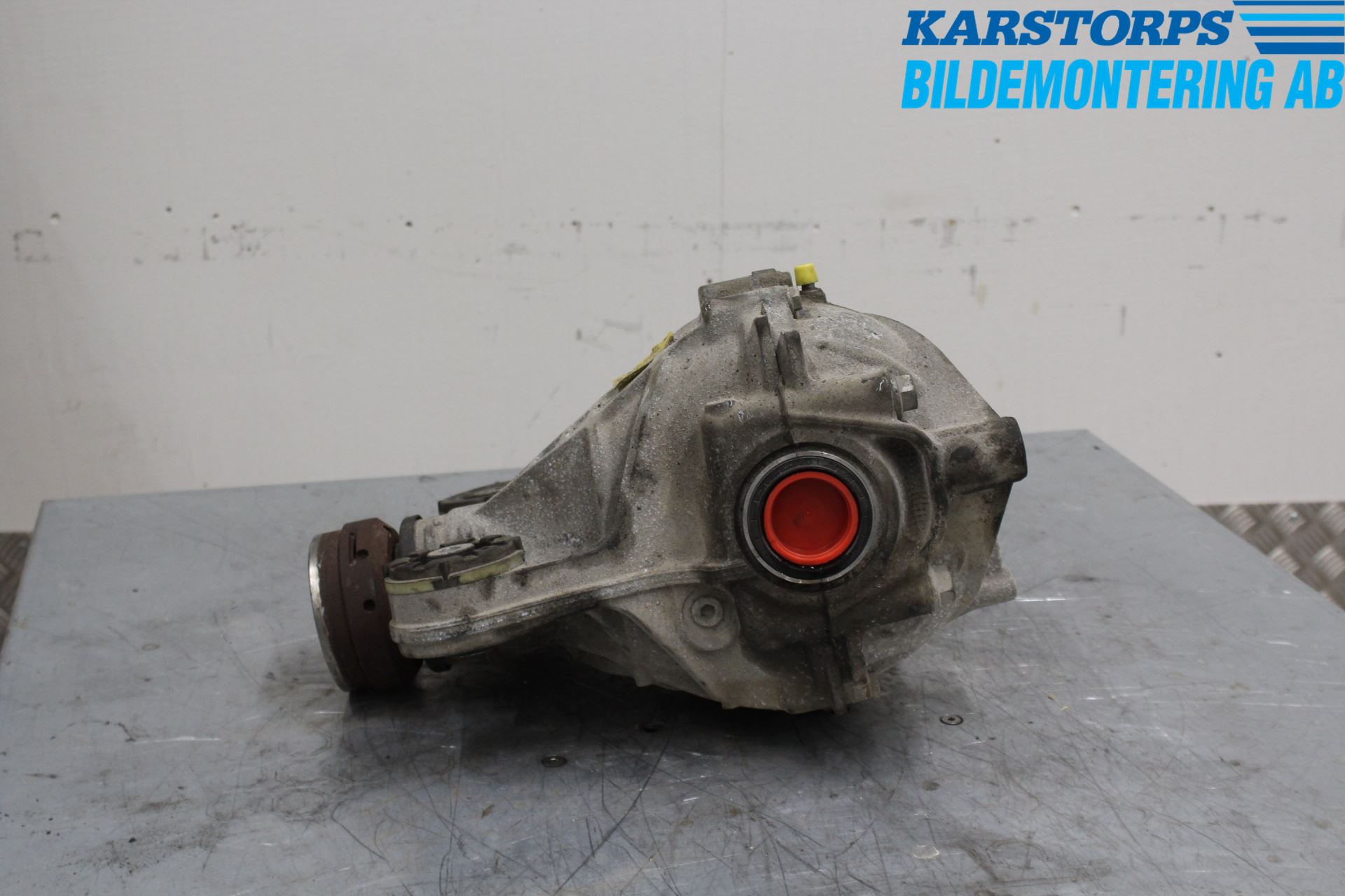 Jaguar XE (X760) 15-24 Bakaksel Kardang Bak -Diff