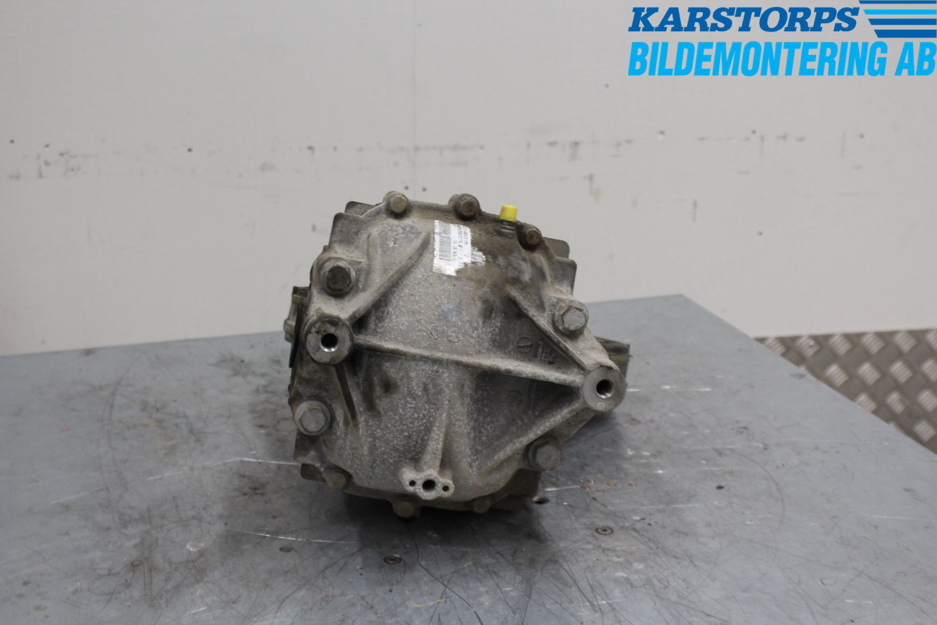 Jaguar XE (X760) 15-24 Bakaksel Kardang Bak -Diff