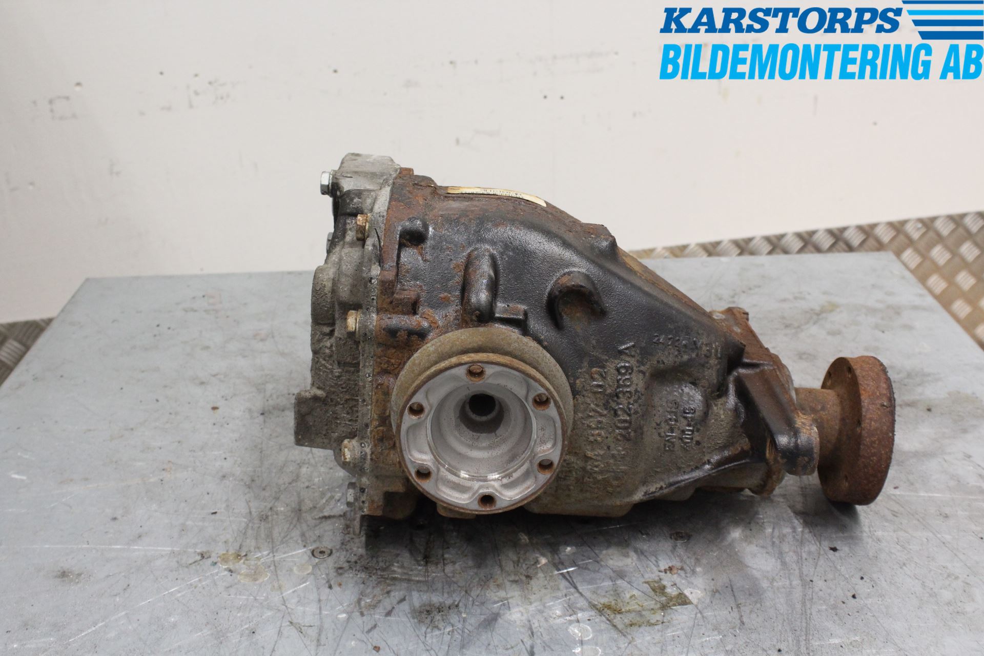 BMW 5 E60/61 Sed/Tou 02-10 Bakaksel Kardang Bak -Diff