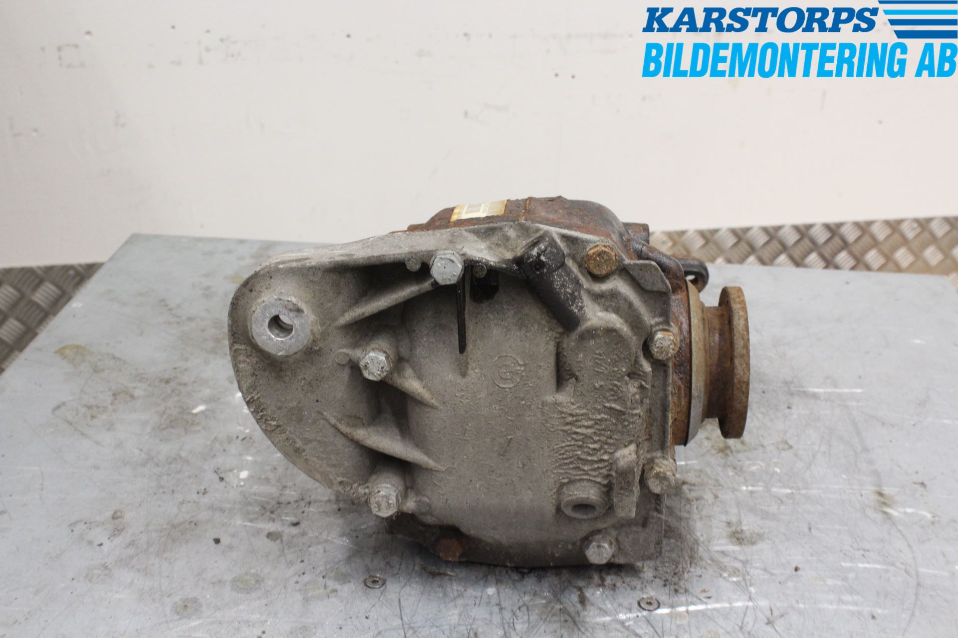 BMW 5 E60/61 Sed/Tou 02-10 Bakaksel Kardang Bak -Diff