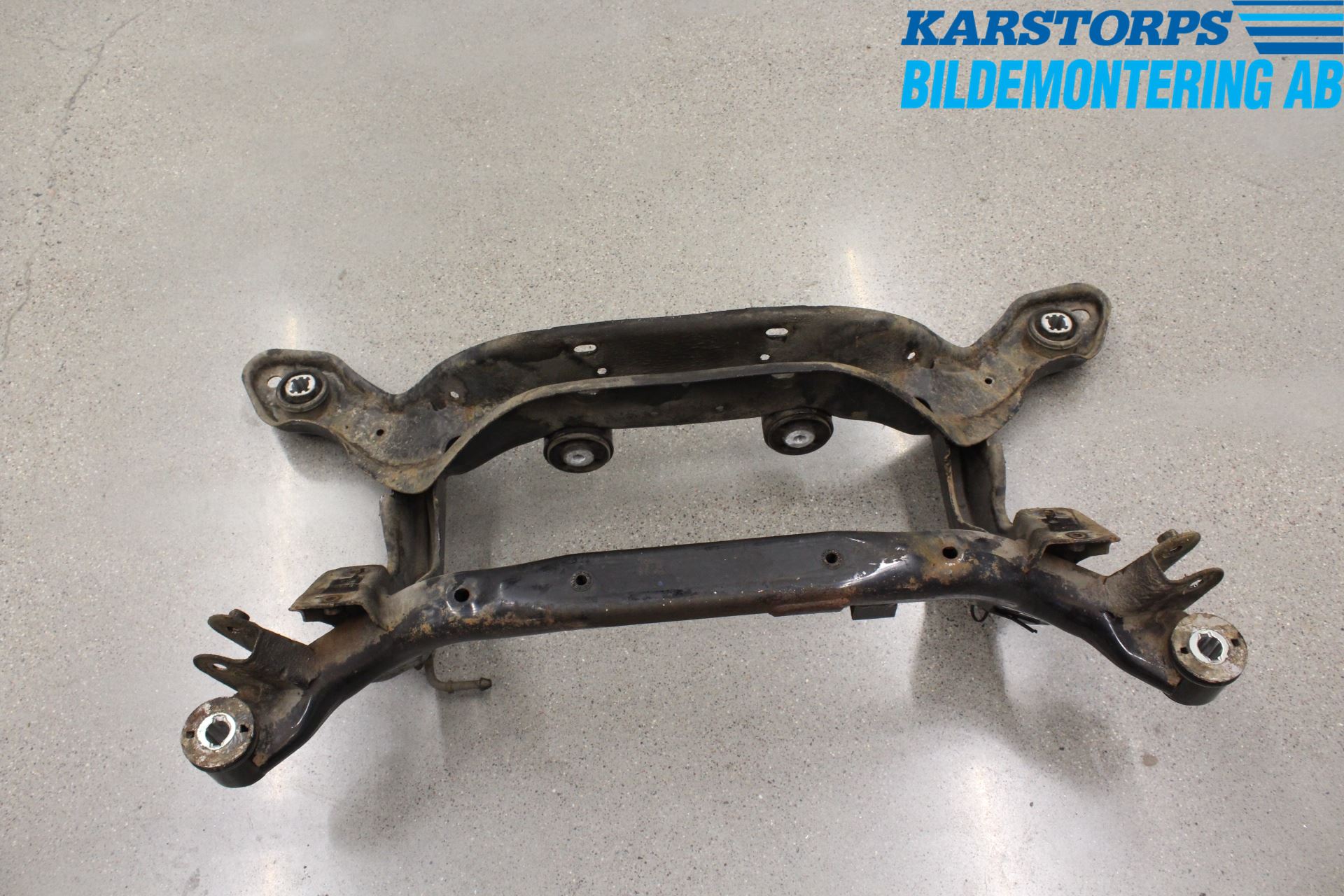 Volvo V60 14-18 Bakaksel Feste Travers-Ramme