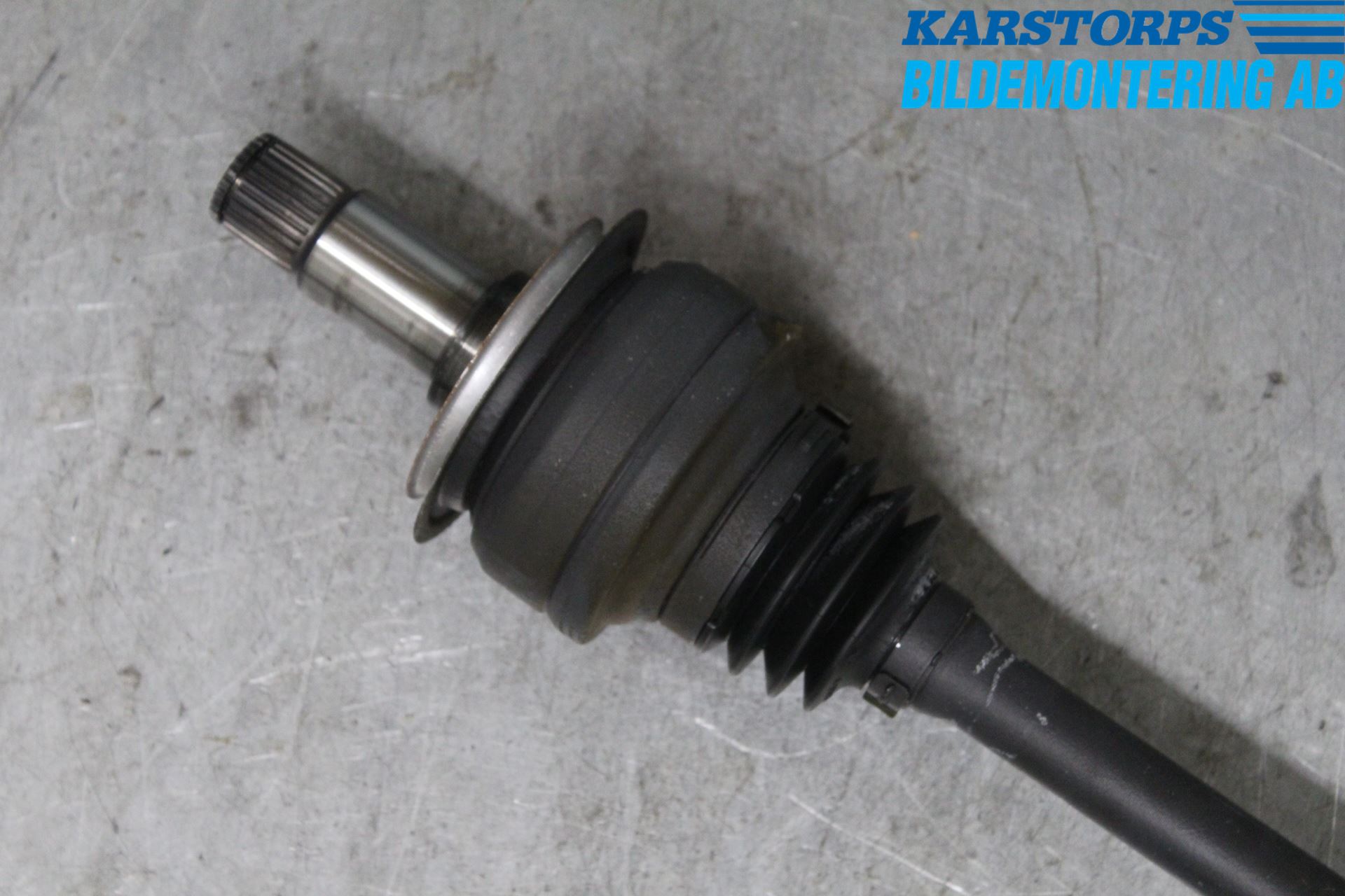 Mercedes-Benz MB C-KLASS (W204) 07-15 Drivaksel Bak Kompl Venstre