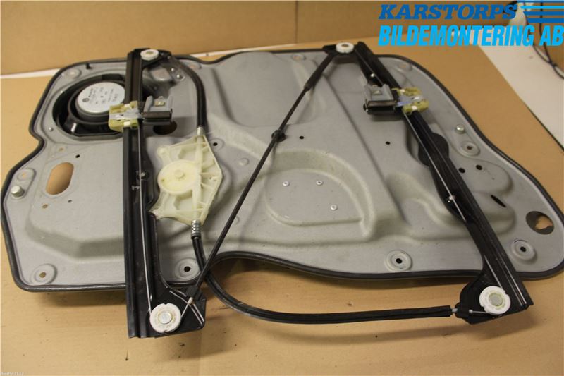 Volkswagen VW CADDY      04-10 Vindusheis El Komp