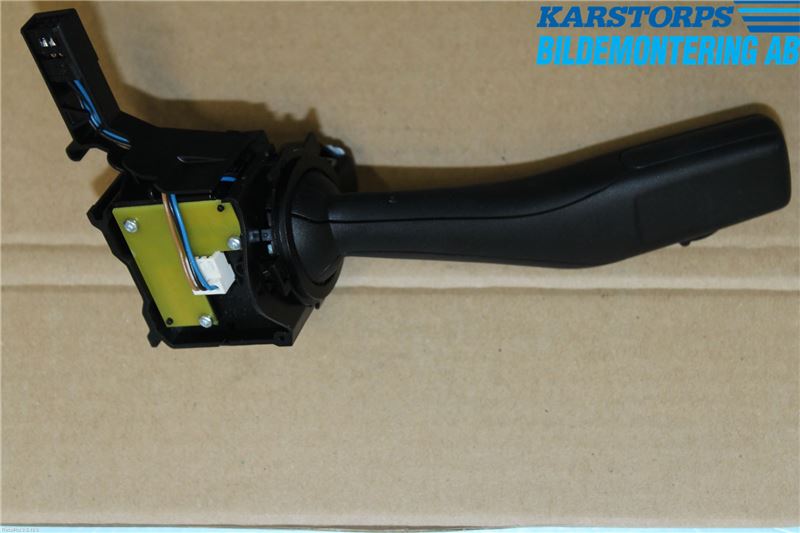 Volkswagen VW GOLF VI 09-13 Bryter Ratt Visker - Spyler