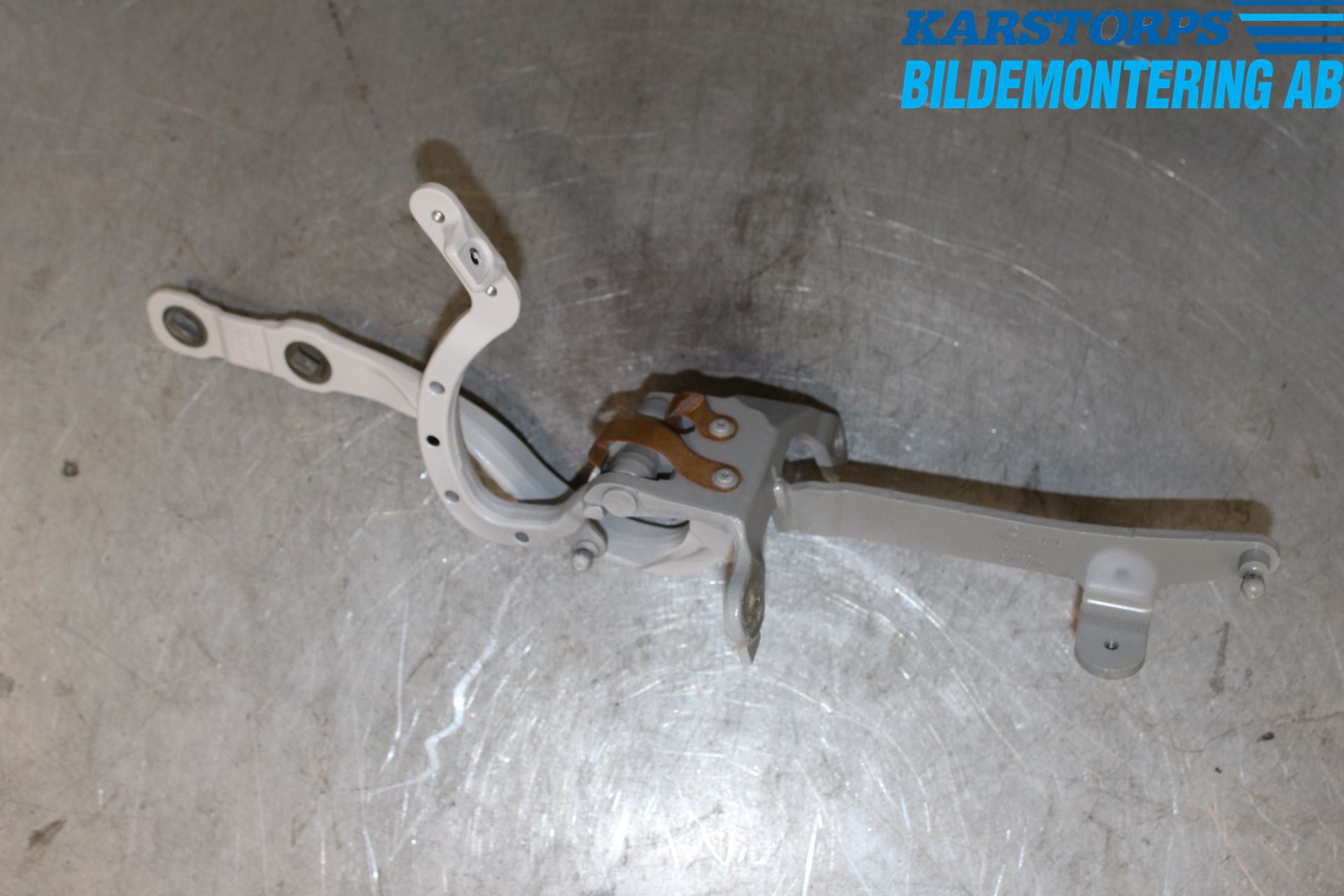 BMW 5 G30/G31/F90 17-23 Bakluke Hengsel Venstre