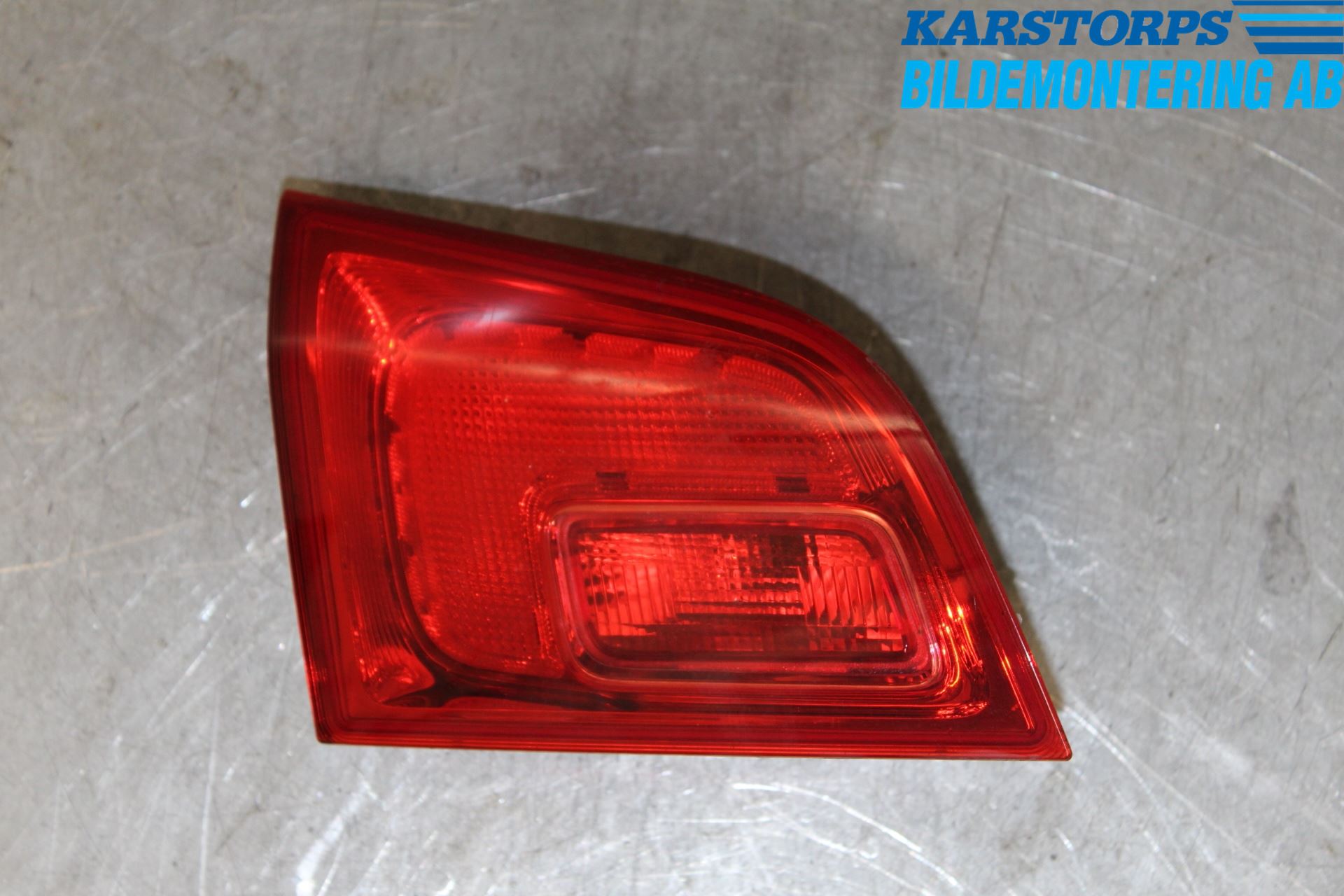 Opel ASTRA J 10-15 Baklykt Venstre  På Luke(Indre