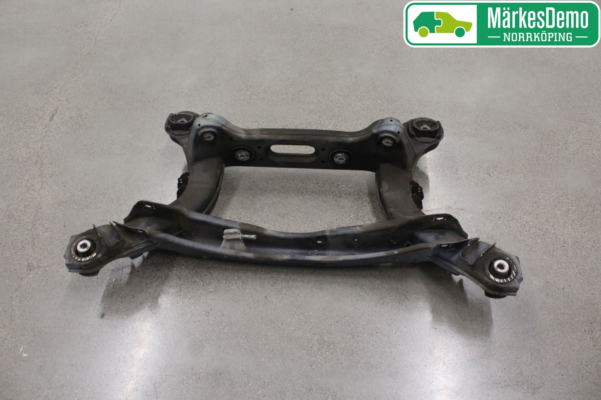 Mercedes-Benz MB E-KLASS (W213) 16-23 Bakaksel Feste Travers-Ramme