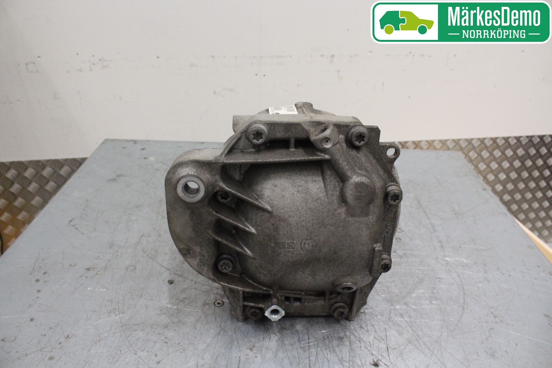 BMW 5 G30/G31/F90 17-23 Bakaksel Kardang Bak -Diff