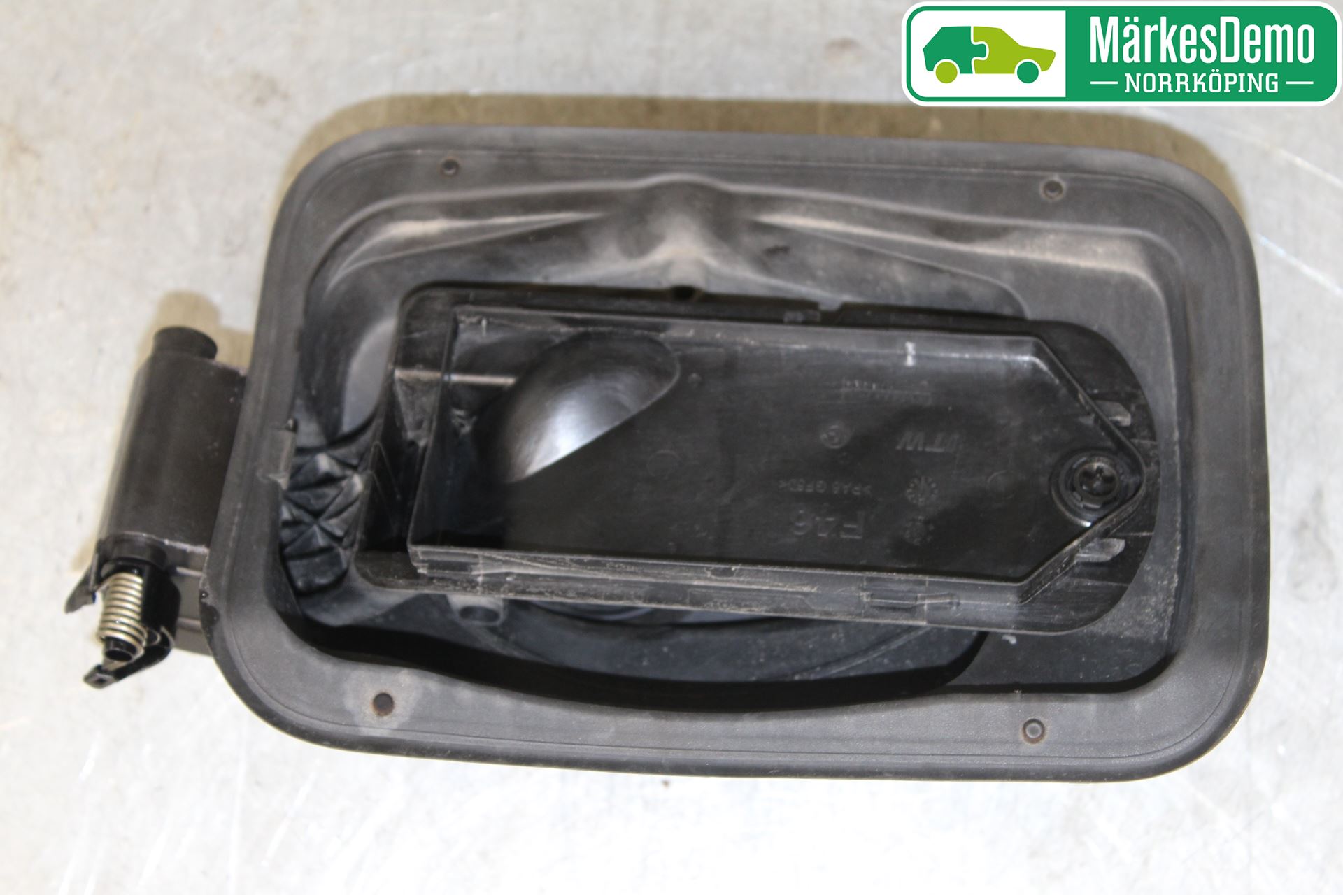 BMW 2 F46 GRAN TOURER 15-22 Drivstoff Tankluke