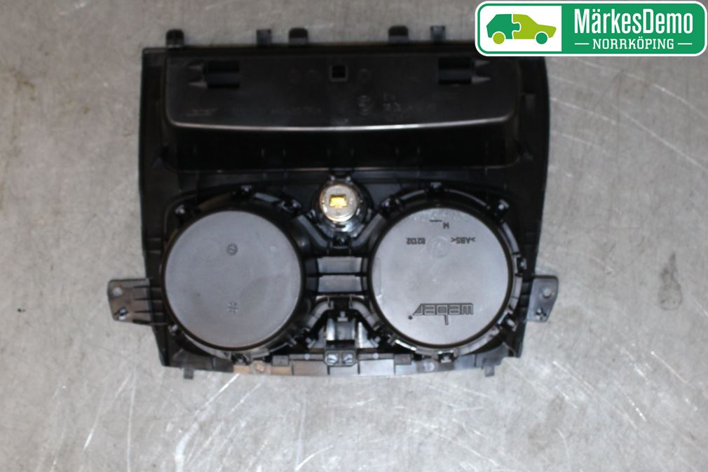 BMW 1 F20/F21 11-19 Innr Koppholder