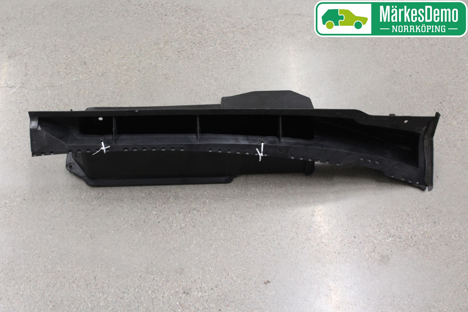 Ford FIESTA     06-08 Visker Deksel-Grill-Under Frr