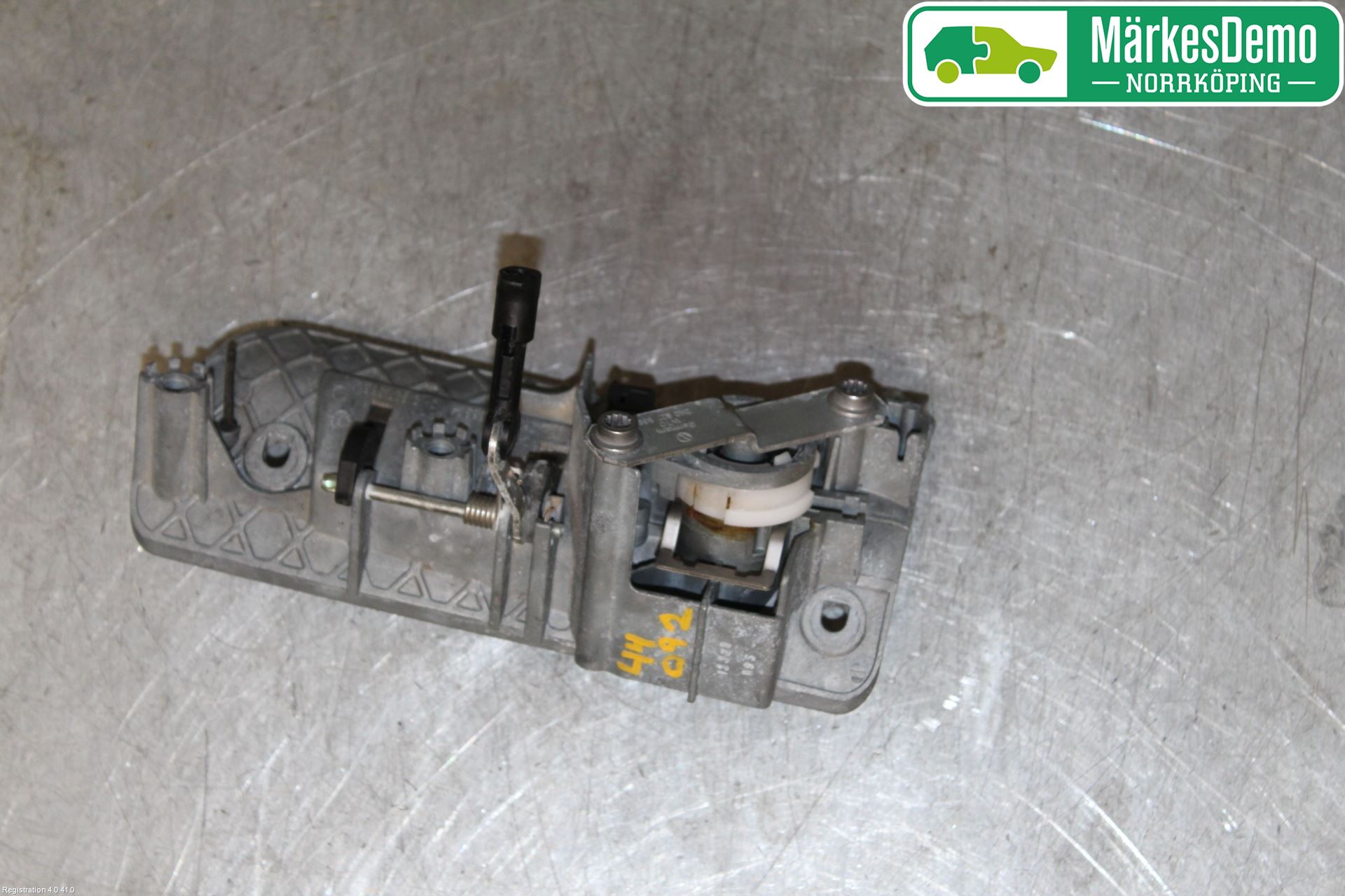 Volkswagen VW CADDY      04-10 Bakluke Handtak Ytre