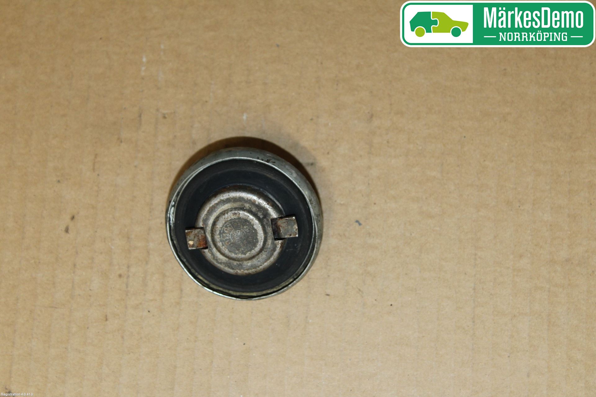Mercedes-Benz MB 200-300  (W123) 76-86 Radiator Lokk