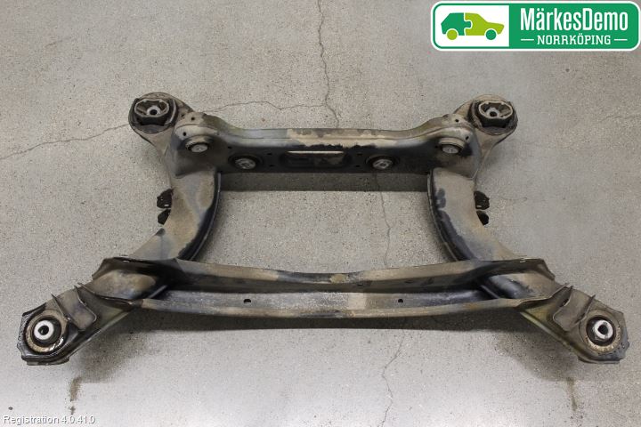 Mercedes-Benz MB E-KLASS (W213) 16-23 Bakaksel Feste Travers-Ramme