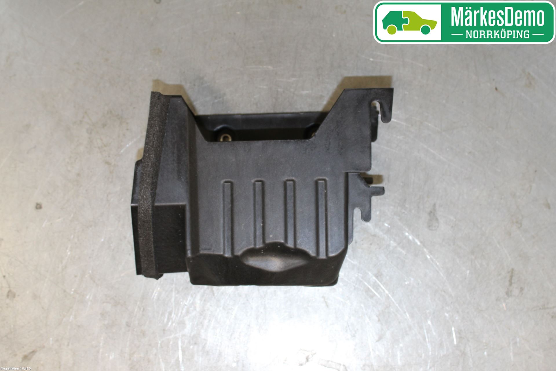 Volvo V90 17->> Batterikasse - Feste - Holder