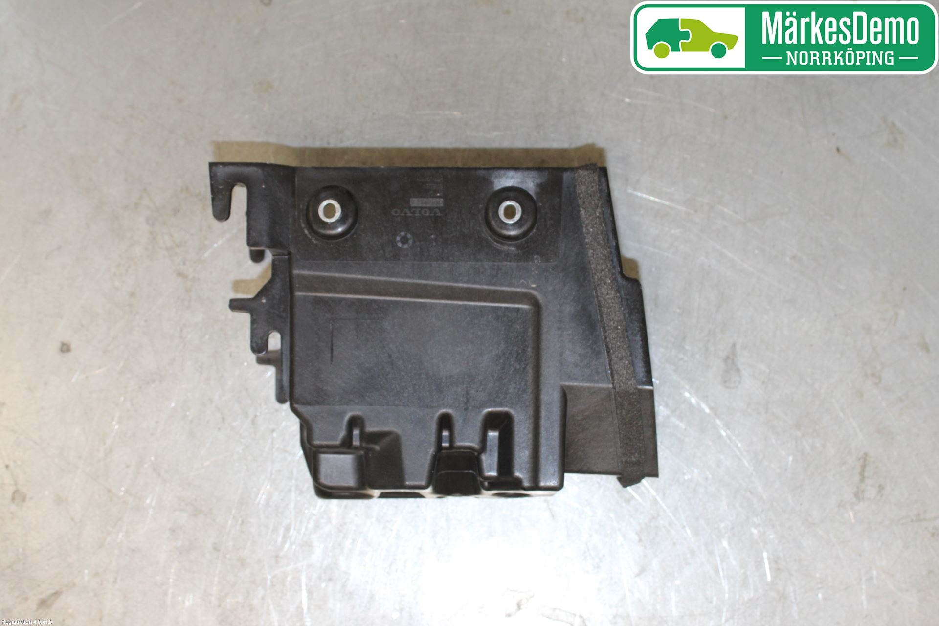 Volvo V90 17->> Batterikasse - Feste - Holder